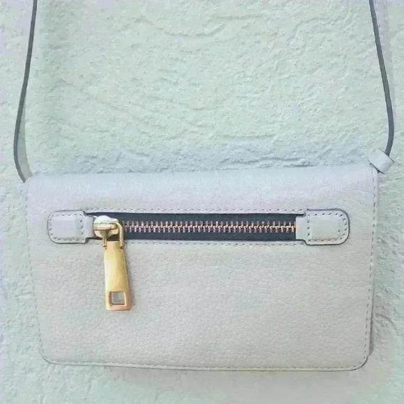 Marc Jacobs Handbags - Marc Jacobs  Crossbody Purse